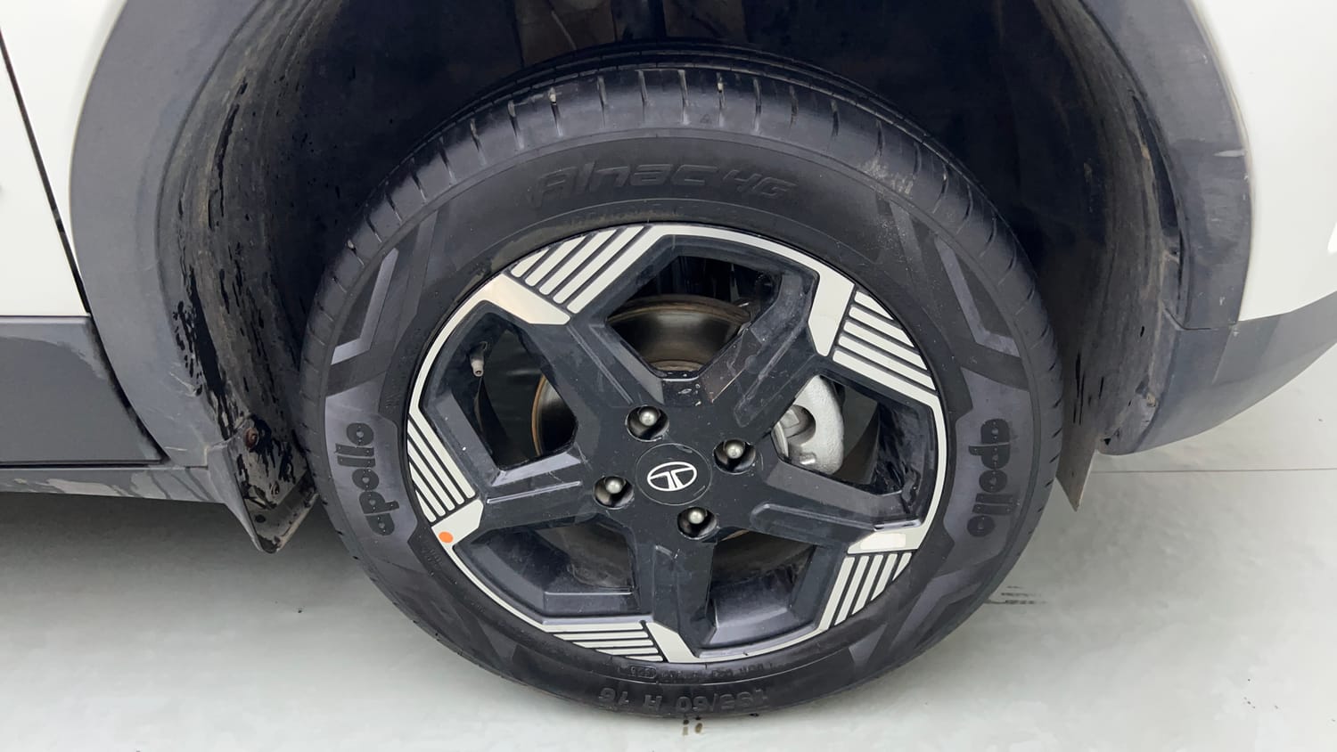 Used 2024 Tata Punch EV Empowered Plus S 3.3 Electric Automatic tyres RIGHT FRONT TYRE RIM VIEW