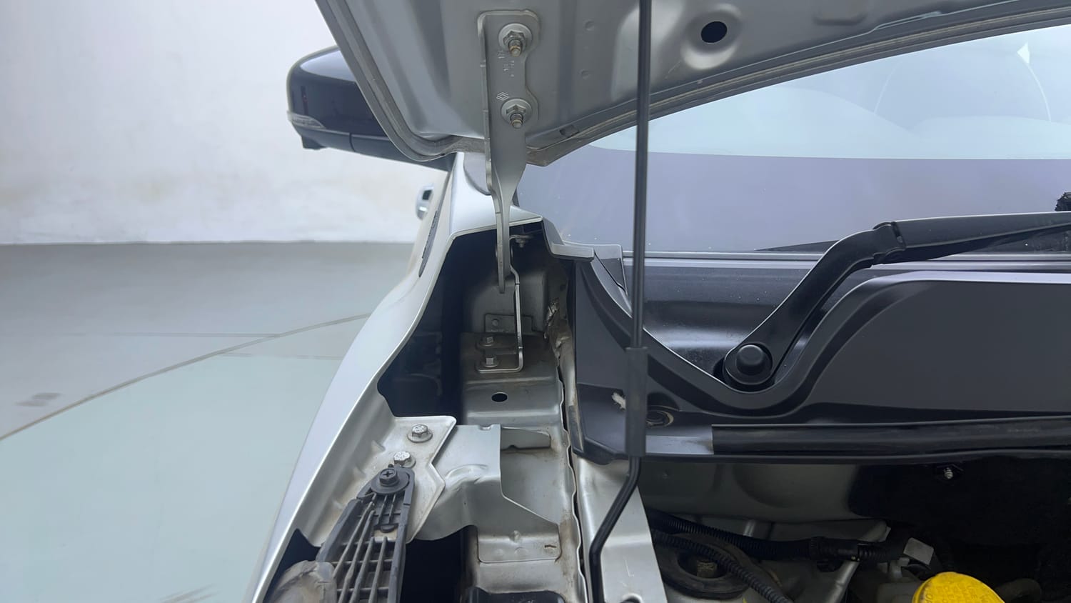 Used 2022 Nissan Magnite XV Premium Petrol Manual engine ENGINE RIGHT SIDE HINGE & APRON VIEW