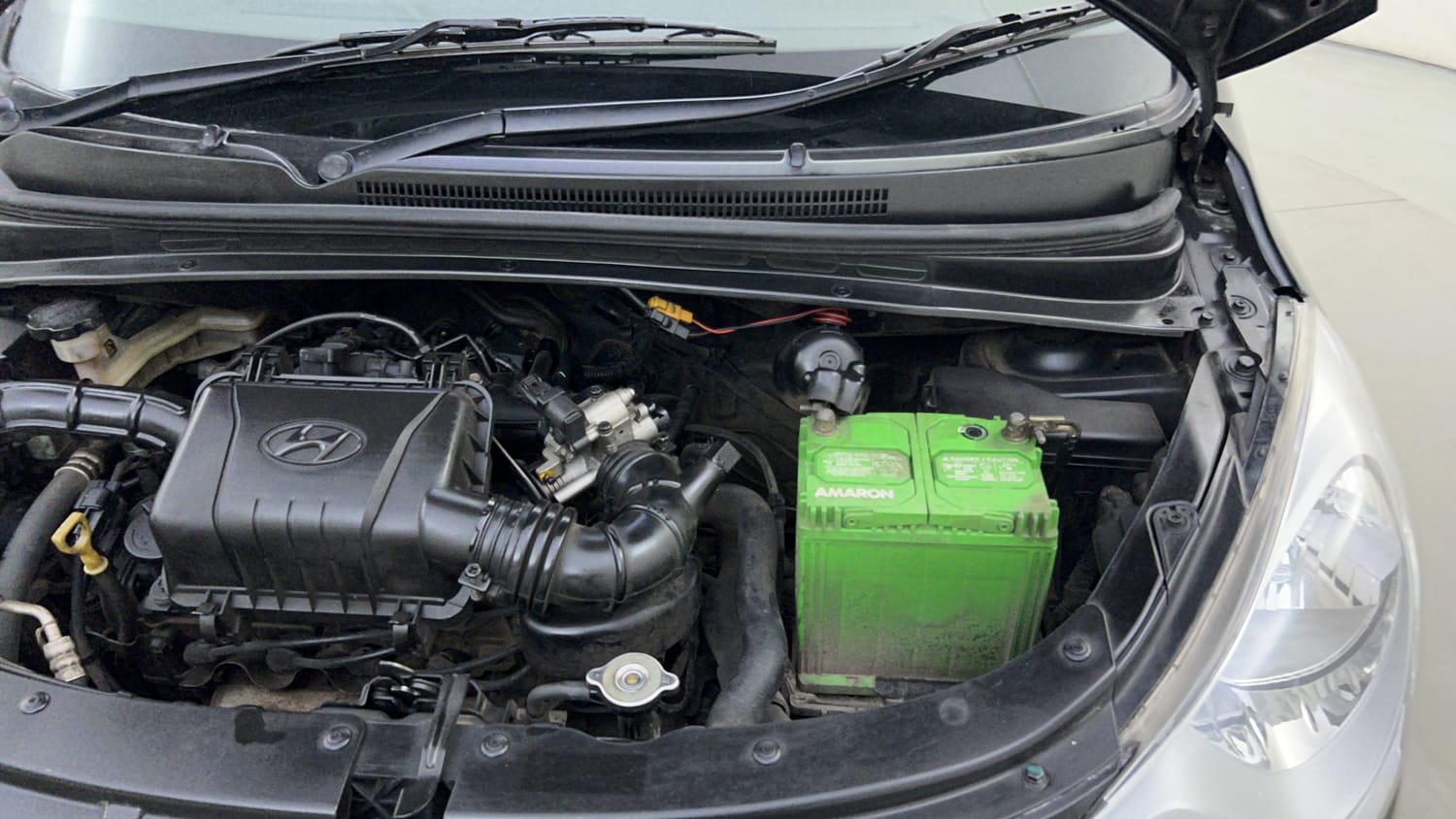 Used 2013 Hyundai i10 Era 1.1 iRDE2 Petrol Manual engine ENGINE LEFT SIDE HINGE & APRON VIEW
