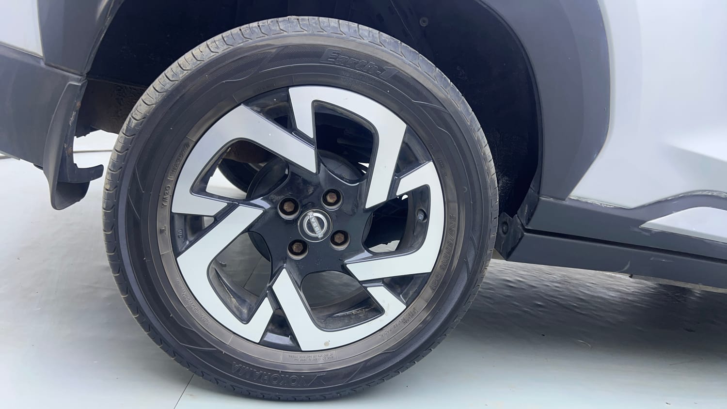 Used 2022 Nissan Magnite XV Premium Petrol Manual tyres RIGHT REAR TYRE RIM VIEW