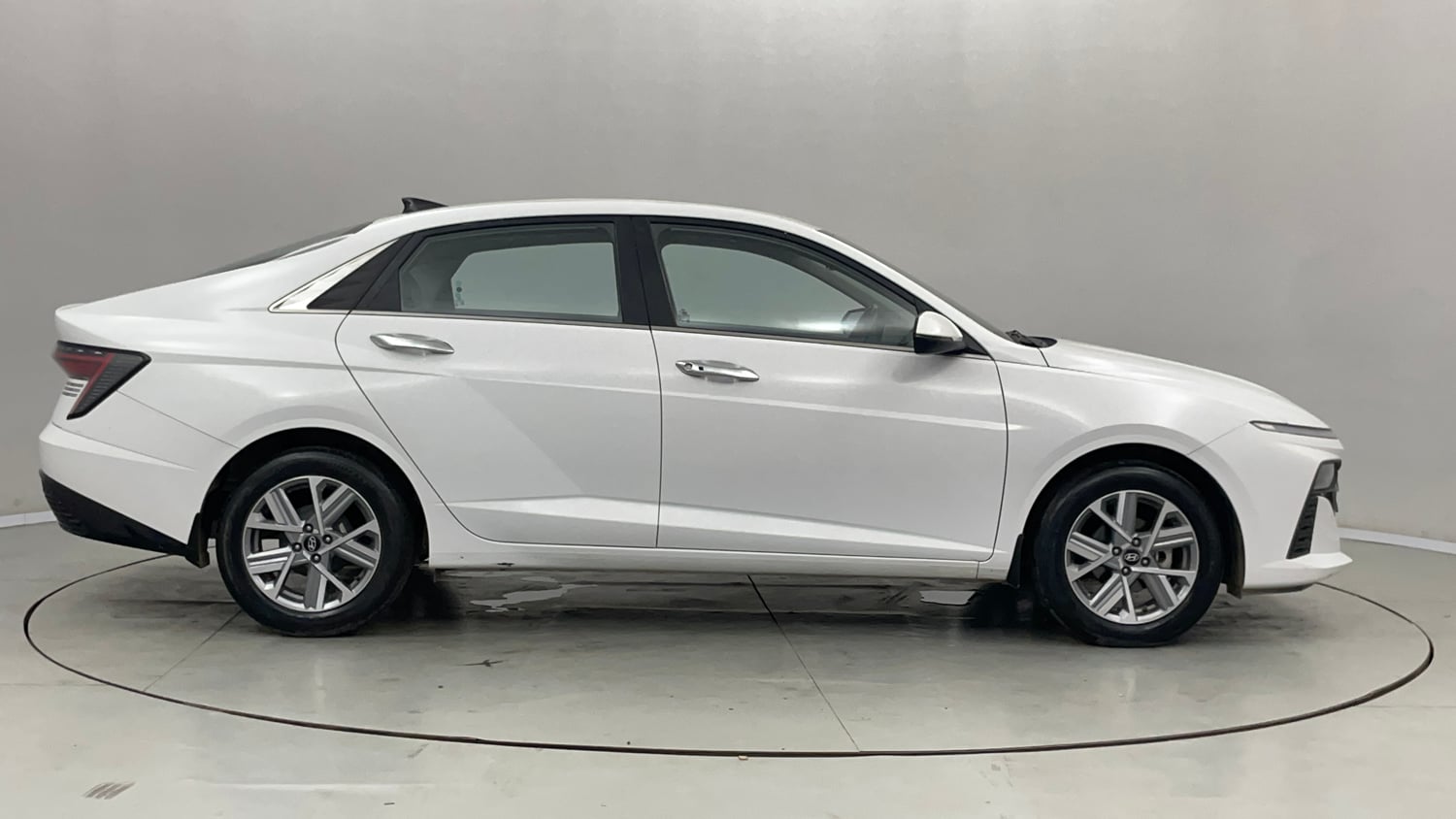 Used 2024 Hyundai Verna SX 1.5 Petrol MT Petrol Manual exterior RIGHT SIDE VIEW