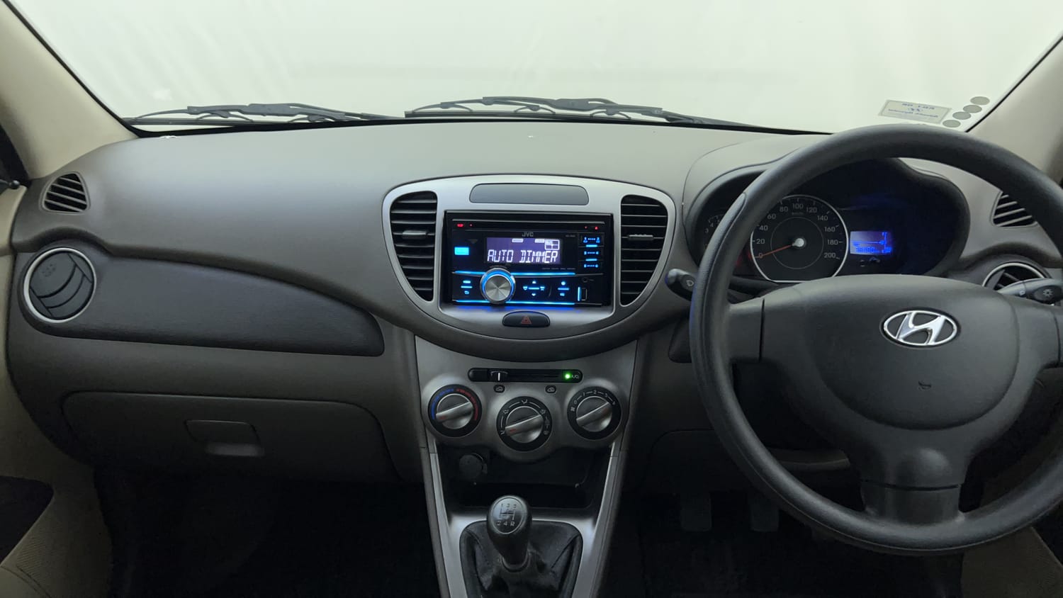 Used 2013 Hyundai i10 Era 1.1 iRDE2 Petrol Manual interior MUSIC SYSTEM & AC CONTROL VIEW