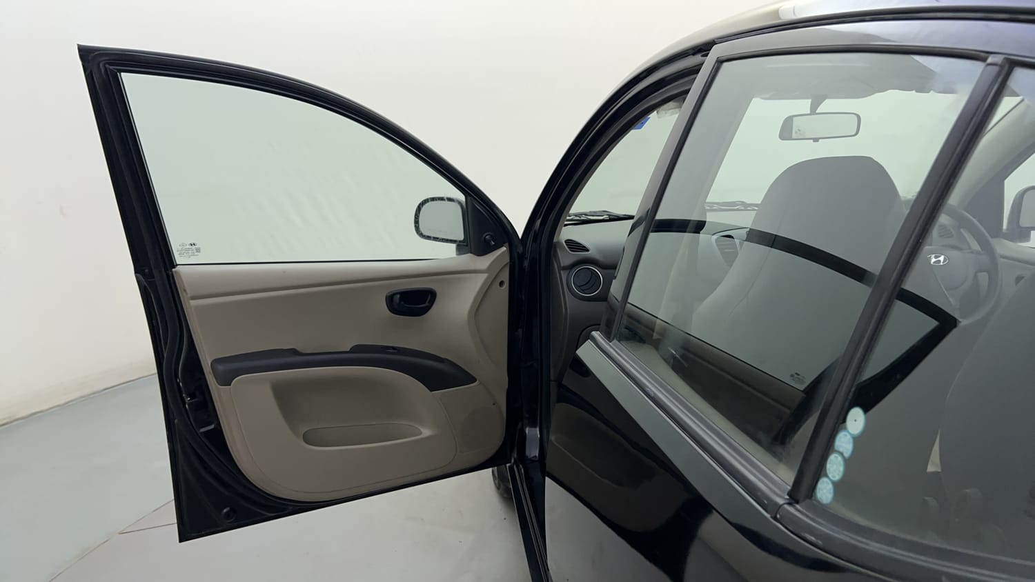 Used 2013 Hyundai i10 Era 1.1 iRDE2 Petrol Manual interior LEFT FRONT DOOR OPEN VIEW