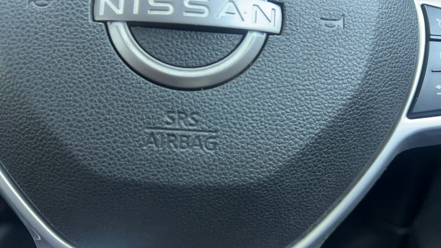 Used 2022 Nissan Magnite XV Premium Petrol Manual top_features Airbags