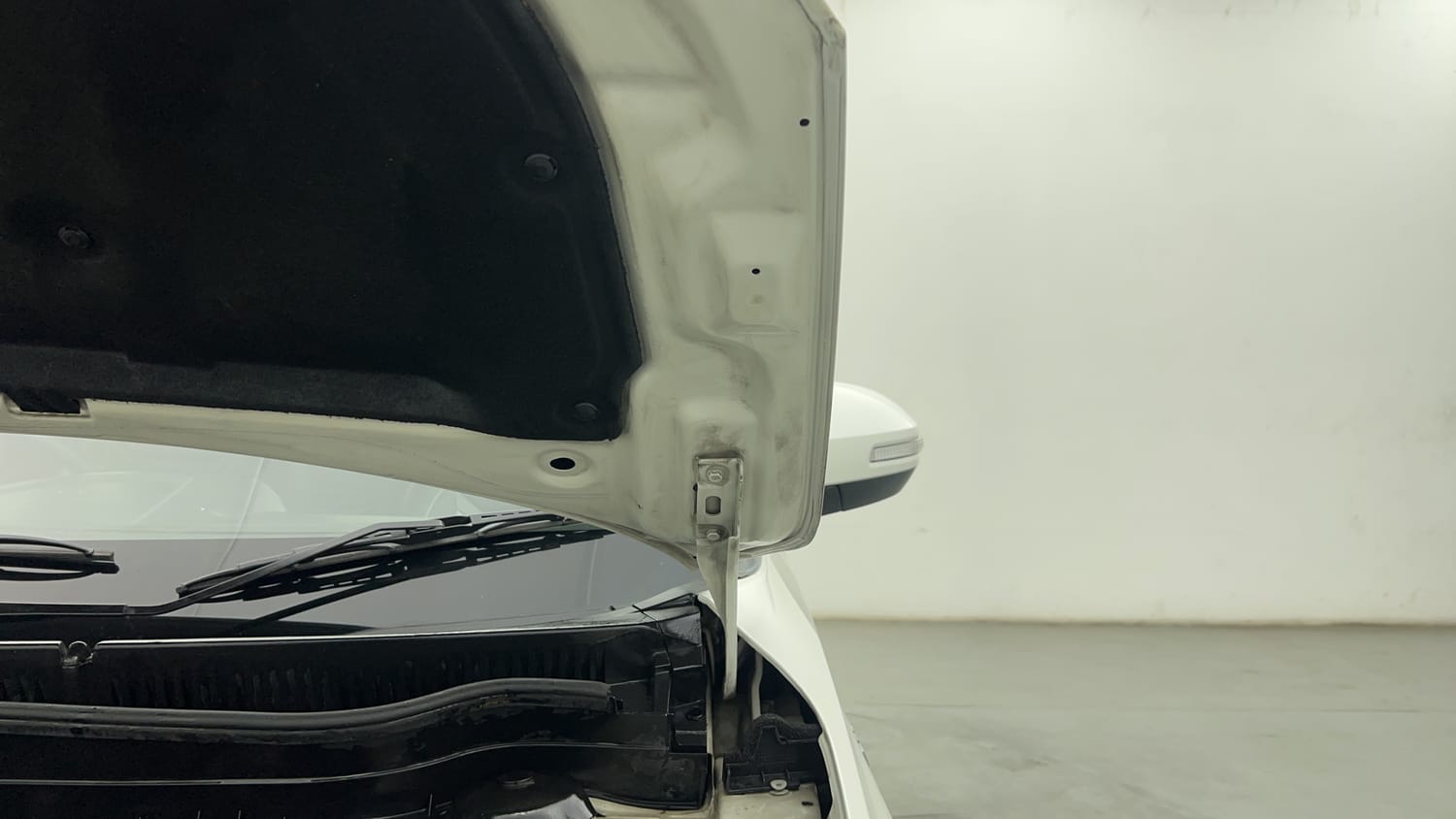 Used 2018 maruti-suzuki Vitara Brezza ZDi Plus AGS Diesel Automatic engine ENGINE LEFT SIDE HINGE & APRON VIEW