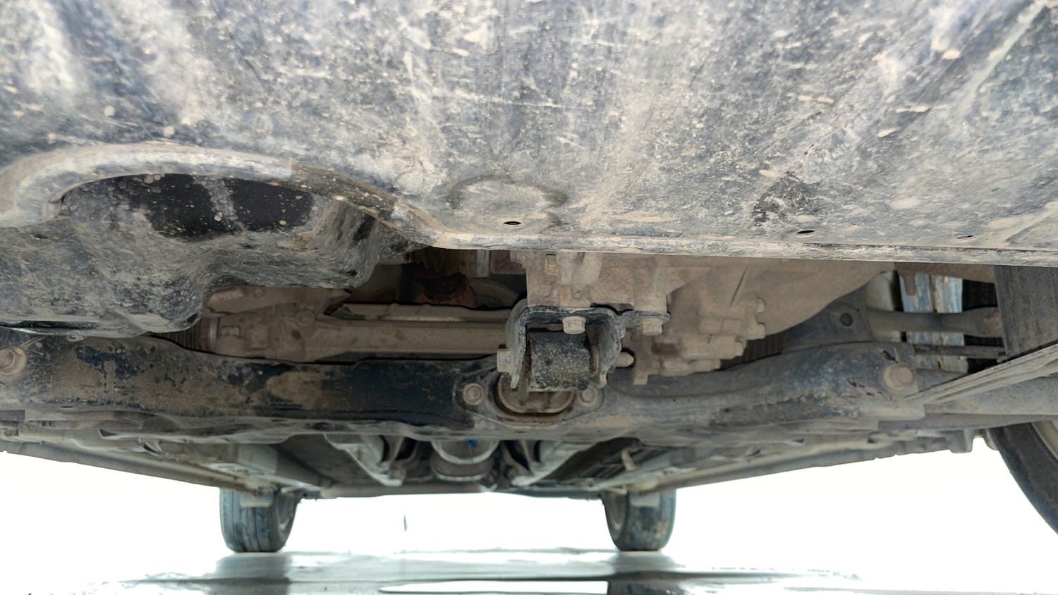 Used 2024 Hyundai Verna SX 1.5 Petrol MT Petrol Manual extra FRONT LEFT UNDERBODY VIEW