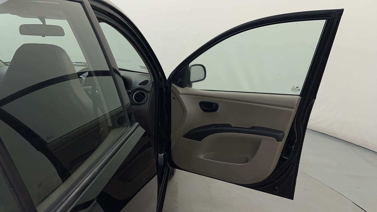 Used 2013 Hyundai i10 Era 1.1 iRDE2 Petrol Manual interior RIGHT FRONT DOOR OPEN VIEW