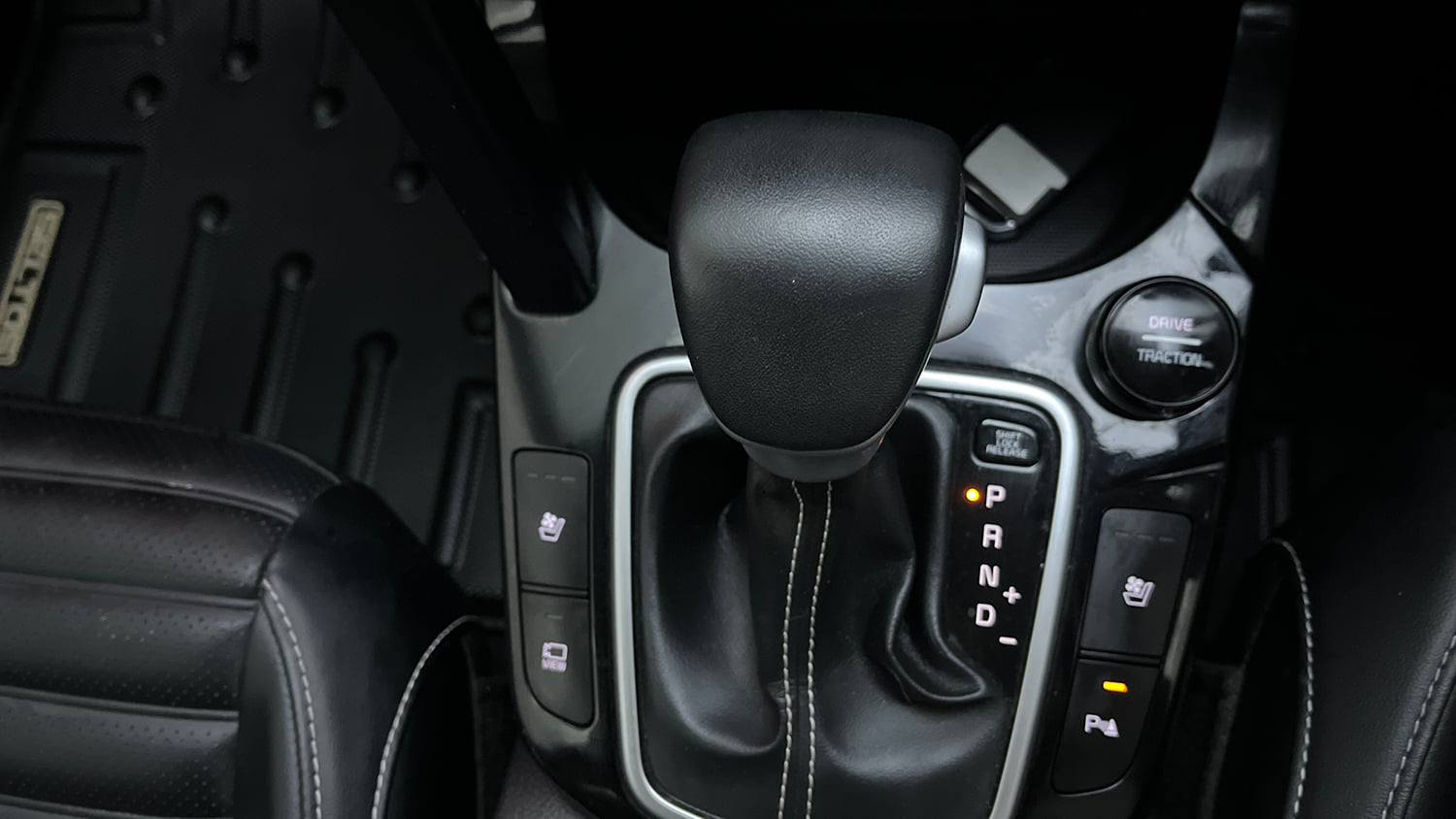 Used 2024 Kia Seltos GTX Plus 1.5 Turbo Petrol DCT Petrol Automatic interior GEAR  KNOB VIEW