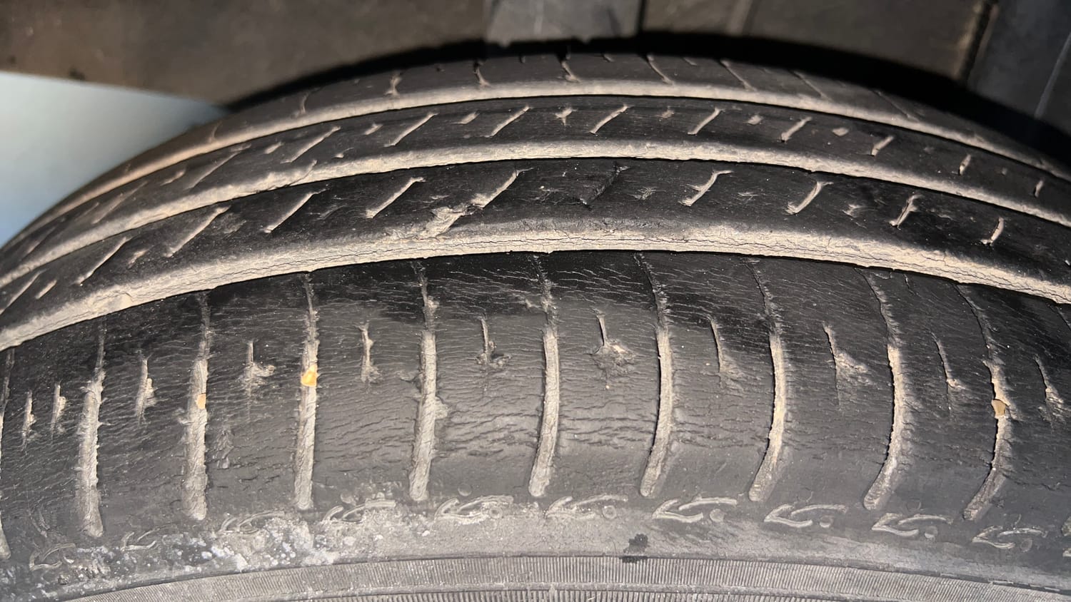 Used 2020 Renault Triber RXL EASY-R AMT Petrol Automatic tyres RIGHT REAR TYRE TREAD VIEW