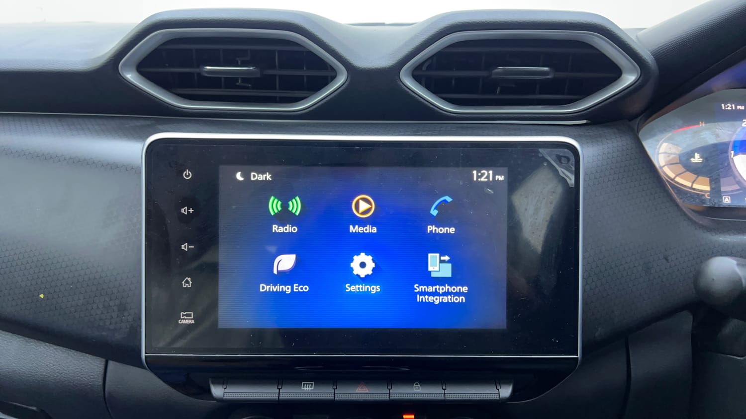 Used 2022 Nissan Magnite XV Premium Petrol Manual interior MUSIC SYSTEM & AC CONTROL VIEW