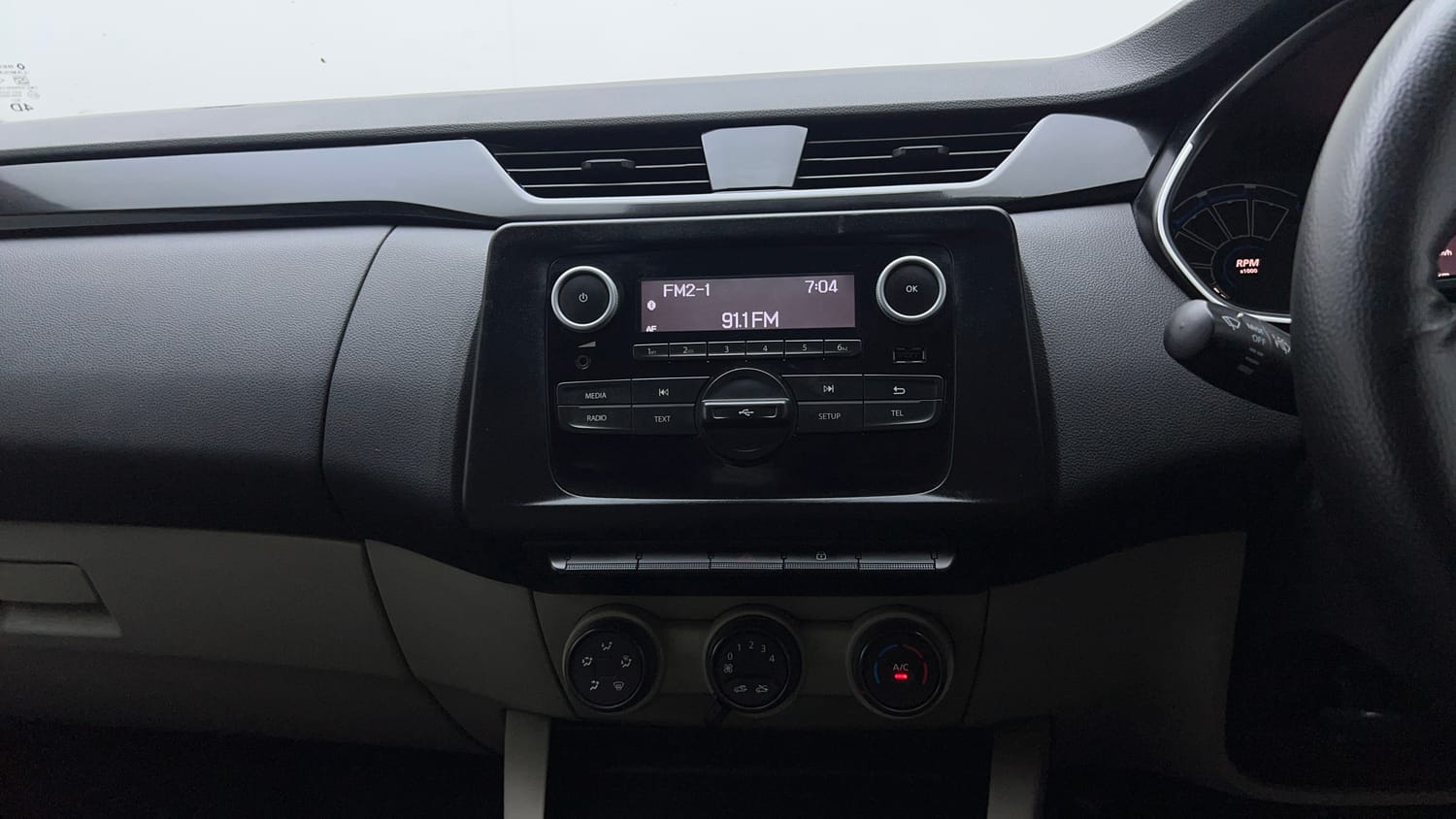 Used 2020 Renault Triber RXL EASY-R AMT Petrol Automatic top_features Integrated (in-dash) music system