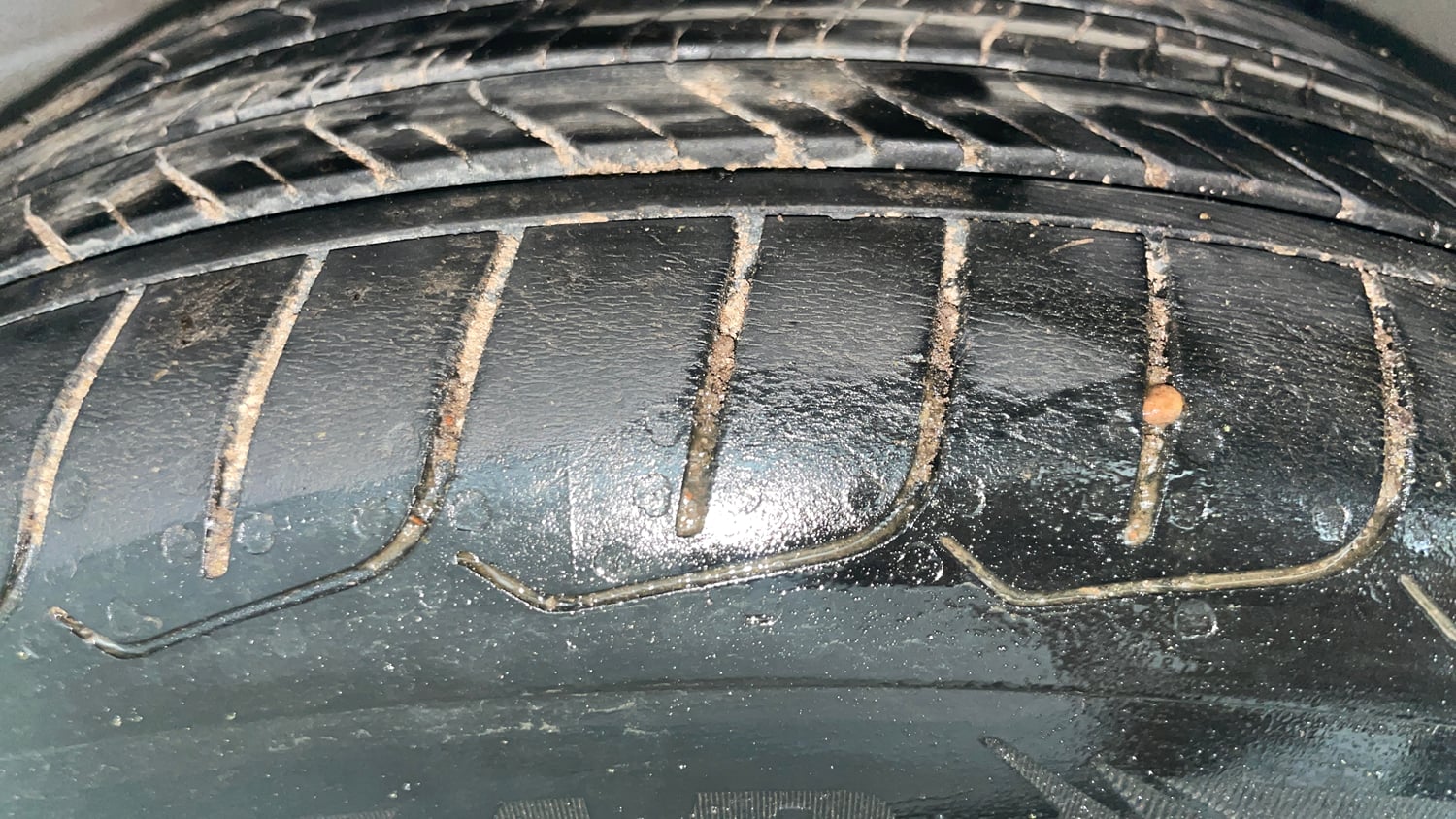Used 2024 Hyundai Verna SX 1.5 Petrol MT Petrol Manual tyres RIGHT FRONT TYRE TREAD VIEW
