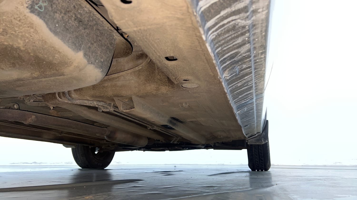 Used 2020 Renault Triber RXL EASY-R AMT Petrol Automatic extra REAR RIGHT UNDERBODY VIEW