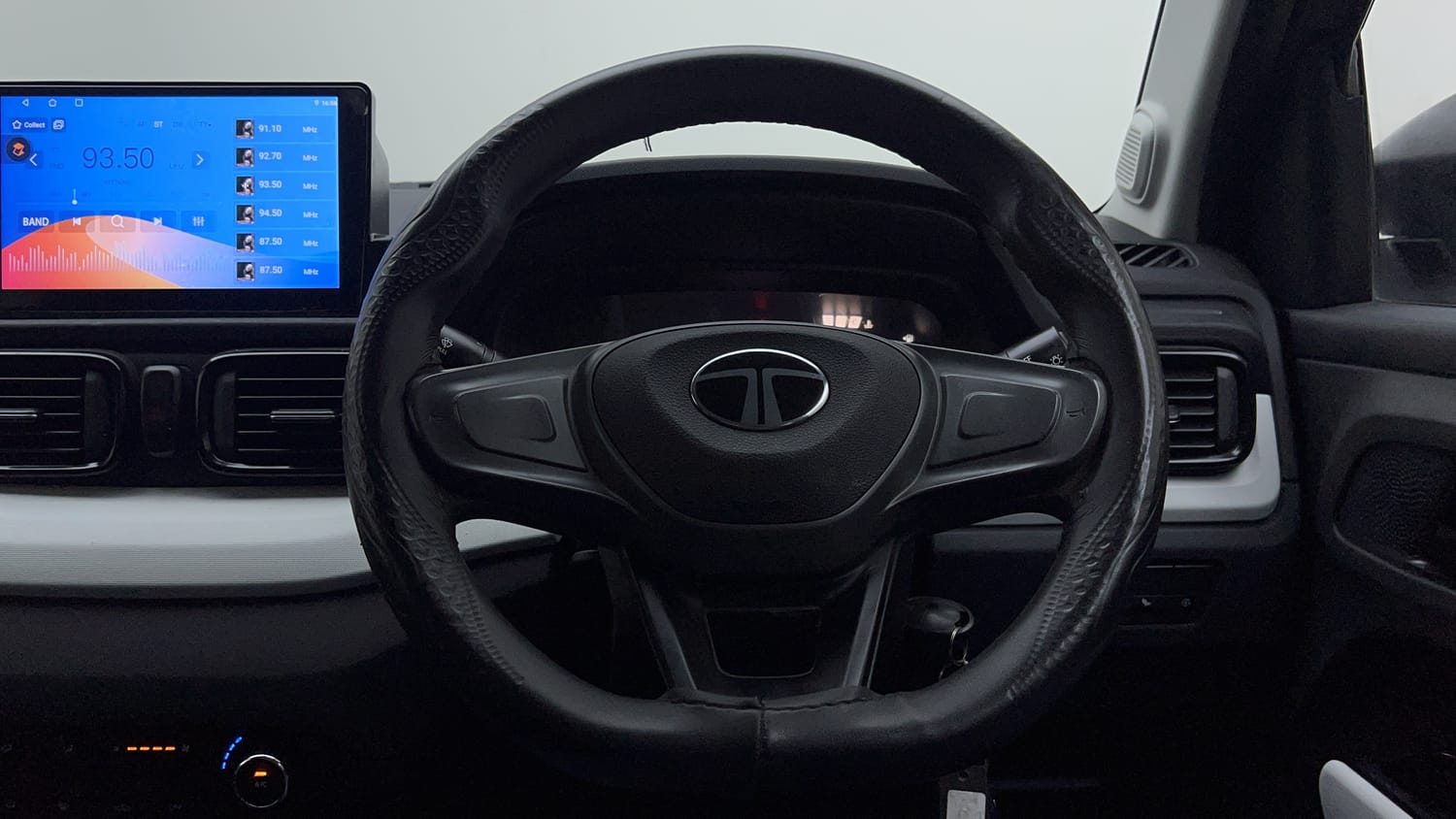 2024 Tata Punch Pure MT-14