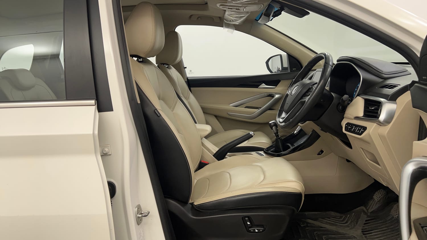 Used 2021 MG Motors Hector Sharp 2.0 Diesel Turbo MT Diesel Manual interior RIGHT SIDE FRONT DOOR CABIN VIEW