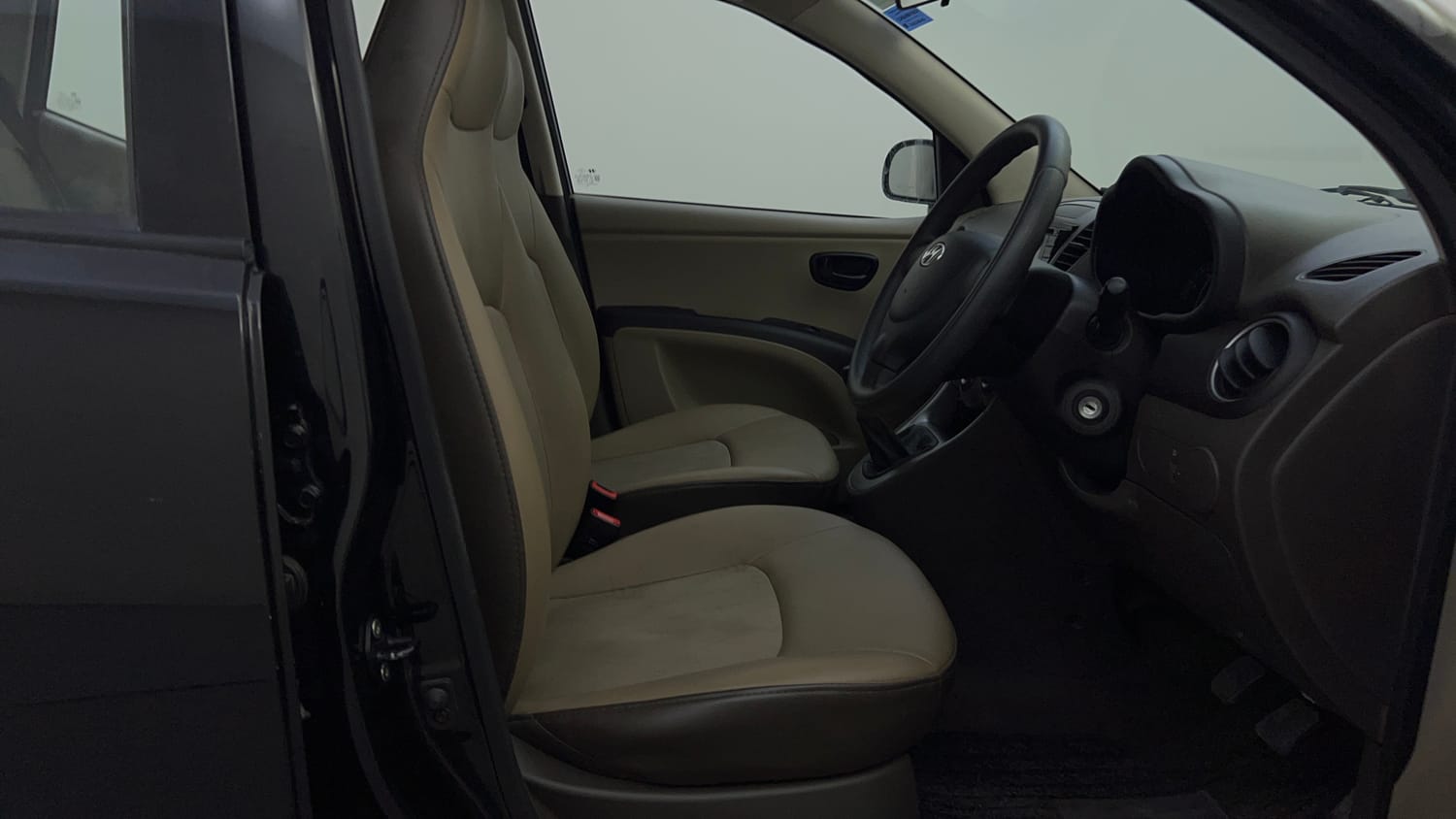 Used 2013 Hyundai i10 Era 1.1 iRDE2 Petrol Manual interior RIGHT SIDE FRONT DOOR CABIN VIEW