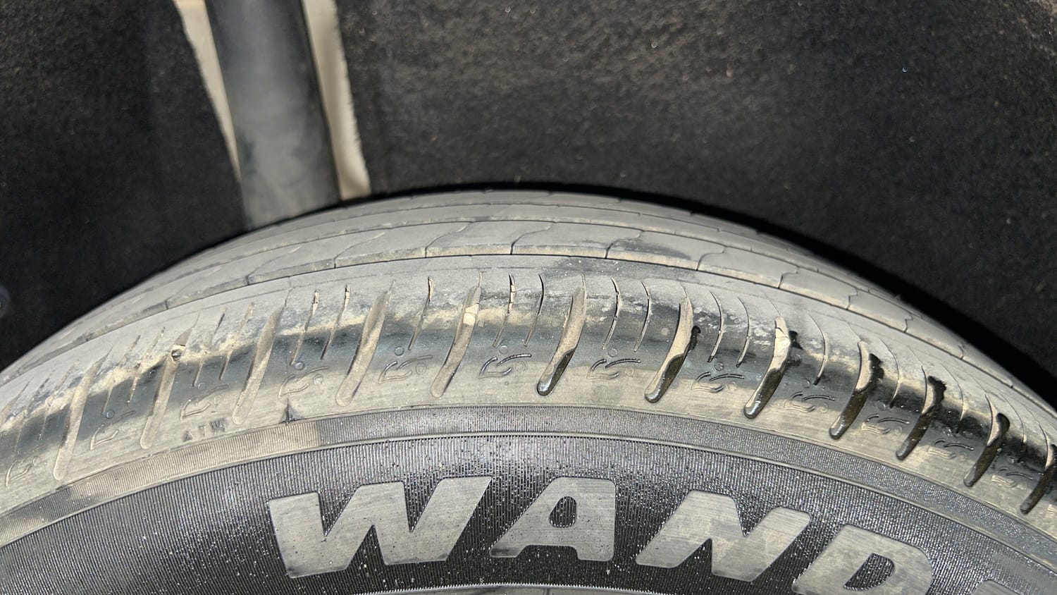 Used 2018 maruti-suzuki Vitara Brezza ZDi Plus AGS Diesel Automatic tyres RIGHT REAR TYRE TREAD VIEW