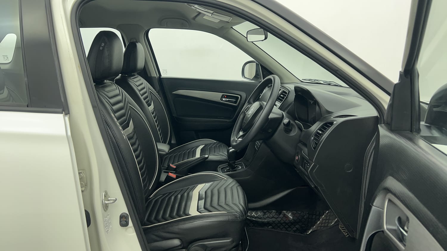Used 2018 maruti-suzuki Vitara Brezza ZDi Plus AGS Diesel Automatic interior RIGHT SIDE FRONT DOOR CABIN VIEW