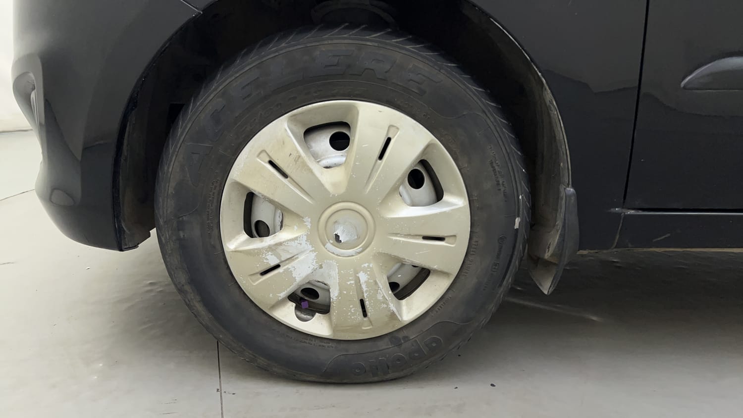 Used 2013 Hyundai i10 Era 1.1 iRDE2 Petrol Manual tyres LEFT FRONT TYRE RIM VIEW