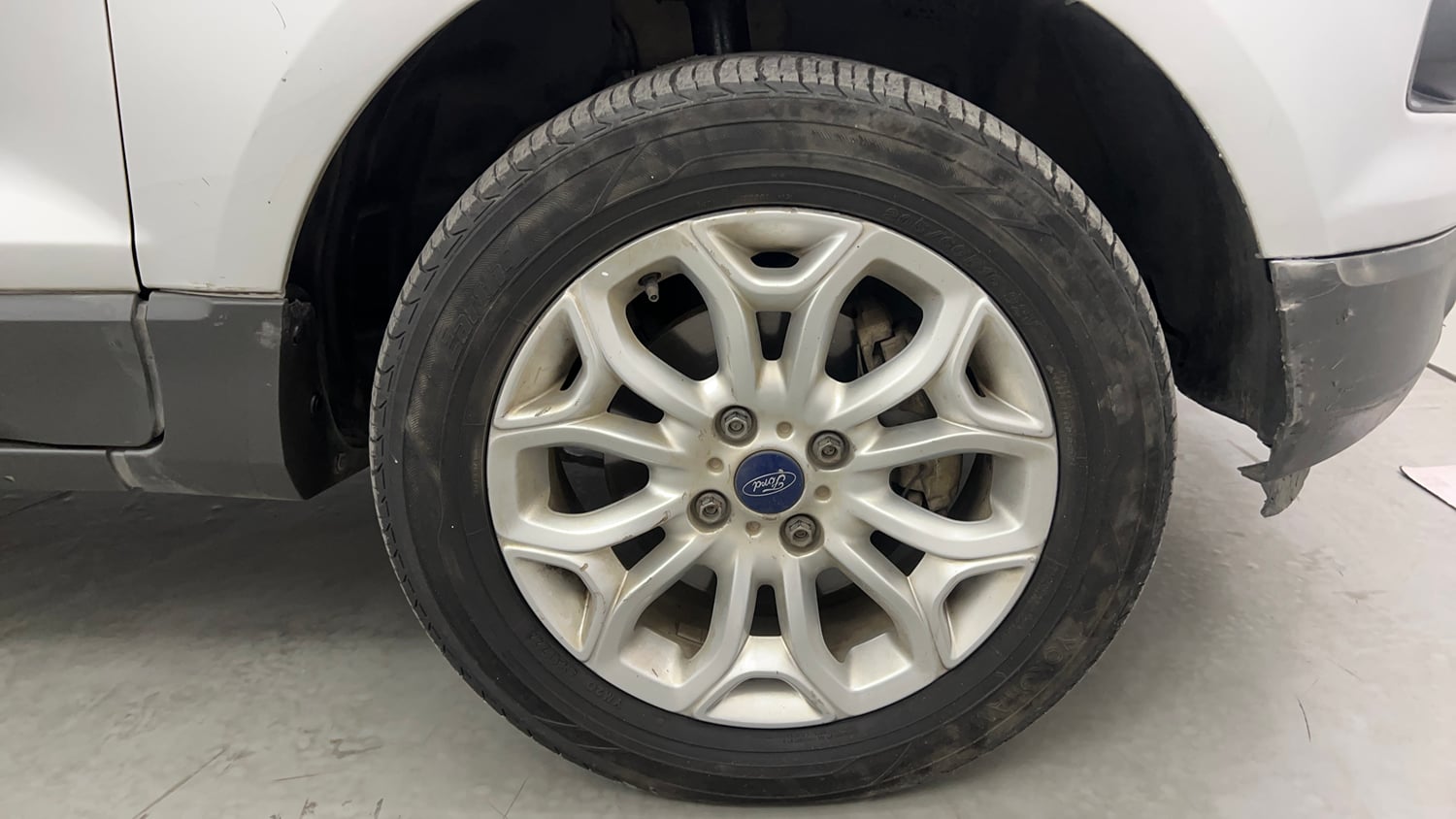 Used 2015 Ford EcoSport Titanium 1.5L TDCi Diesel Manual tyres RIGHT FRONT TYRE RIM VIEW