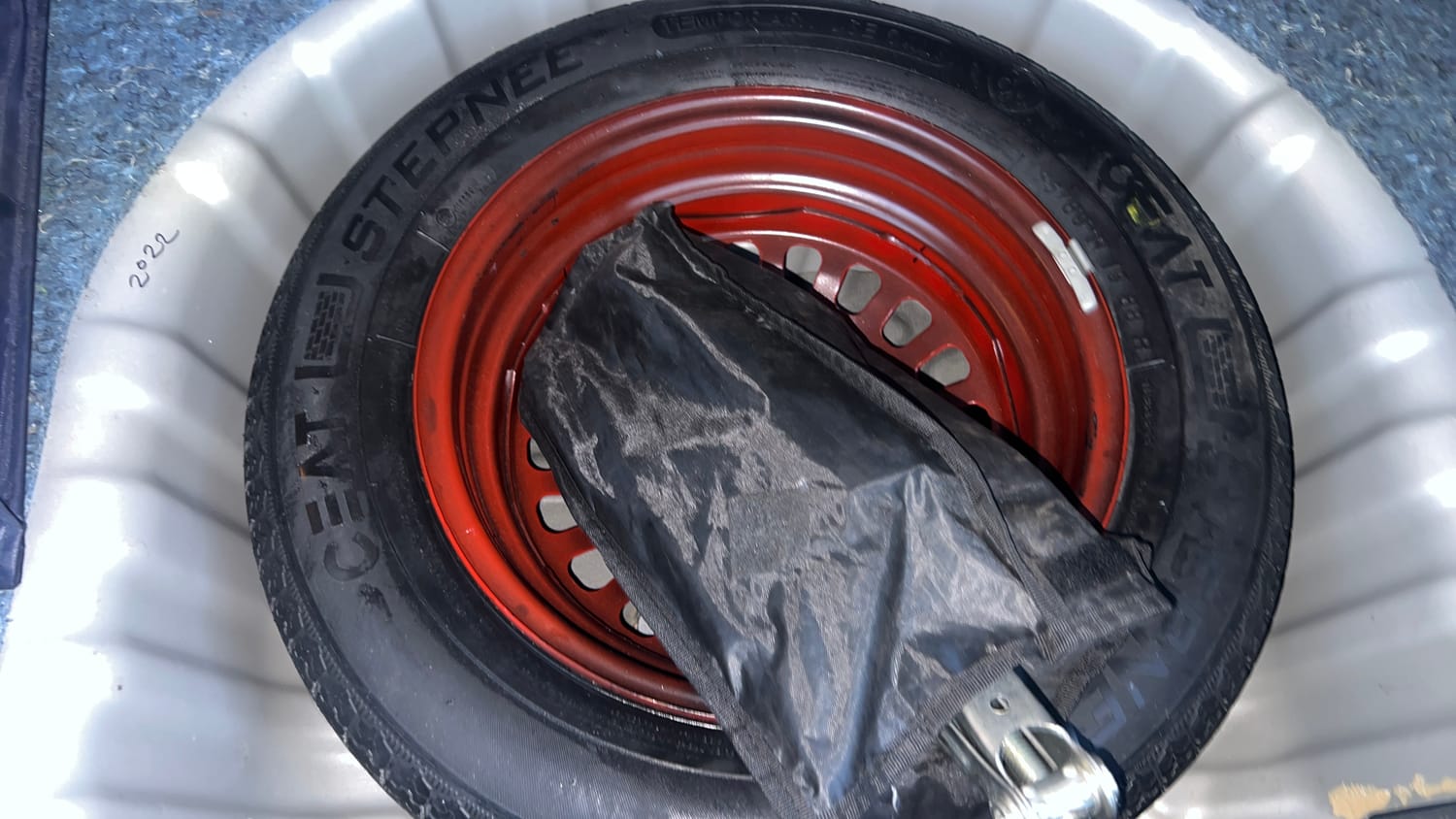 Used 2022 Nissan Magnite XV Premium Petrol Manual tyres SPARE TYRE VIEW