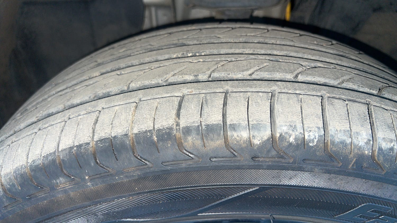 Used 2022 Nissan Magnite XV Premium Petrol Manual tyres LEFT FRONT TYRE TREAD VIEW