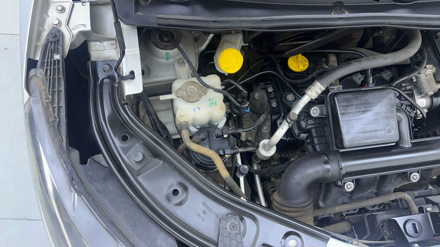 Used 2022 Nissan Magnite XV Premium Petrol Manual engine ENGINE RIGHT SIDE VIEW