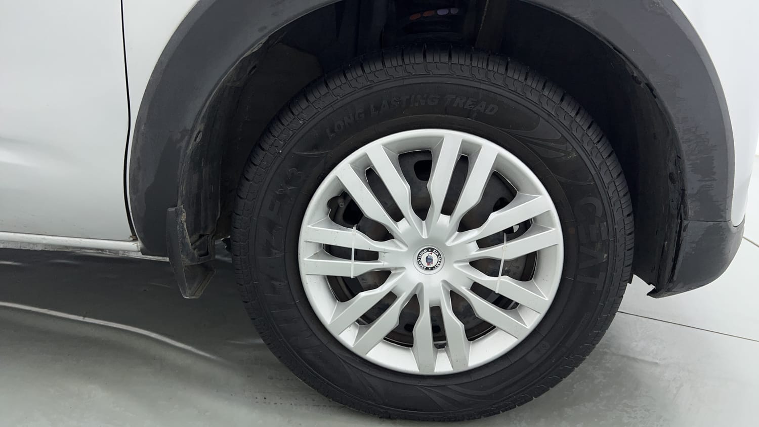 Used 2020 Renault Triber RXL EASY-R AMT Petrol Automatic tyres RIGHT FRONT TYRE RIM VIEW