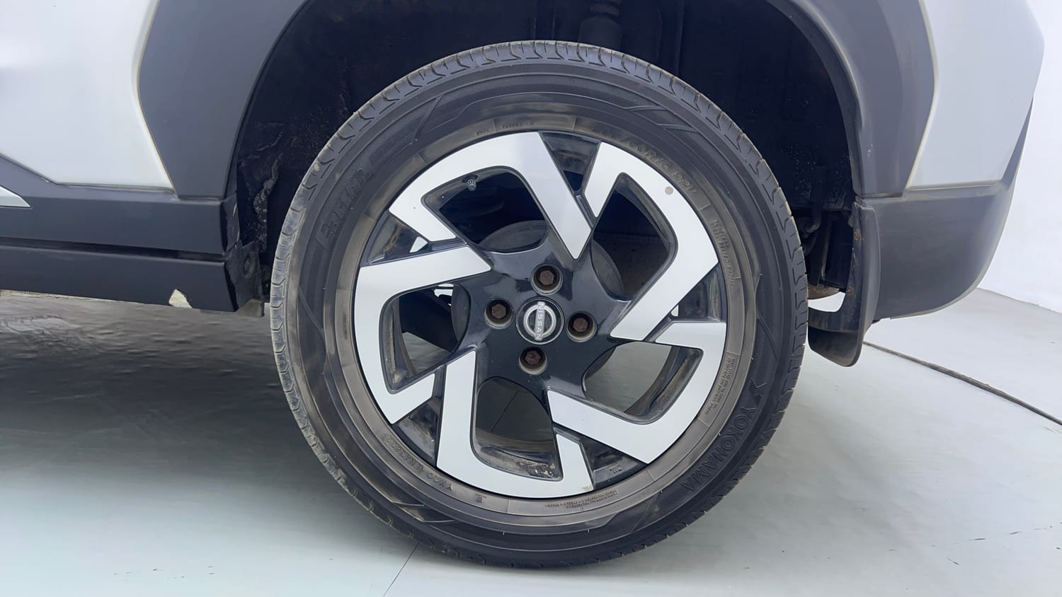 Used 2022 Nissan Magnite XV Premium Petrol Manual tyres LEFT REAR TYRE RIM VIEW