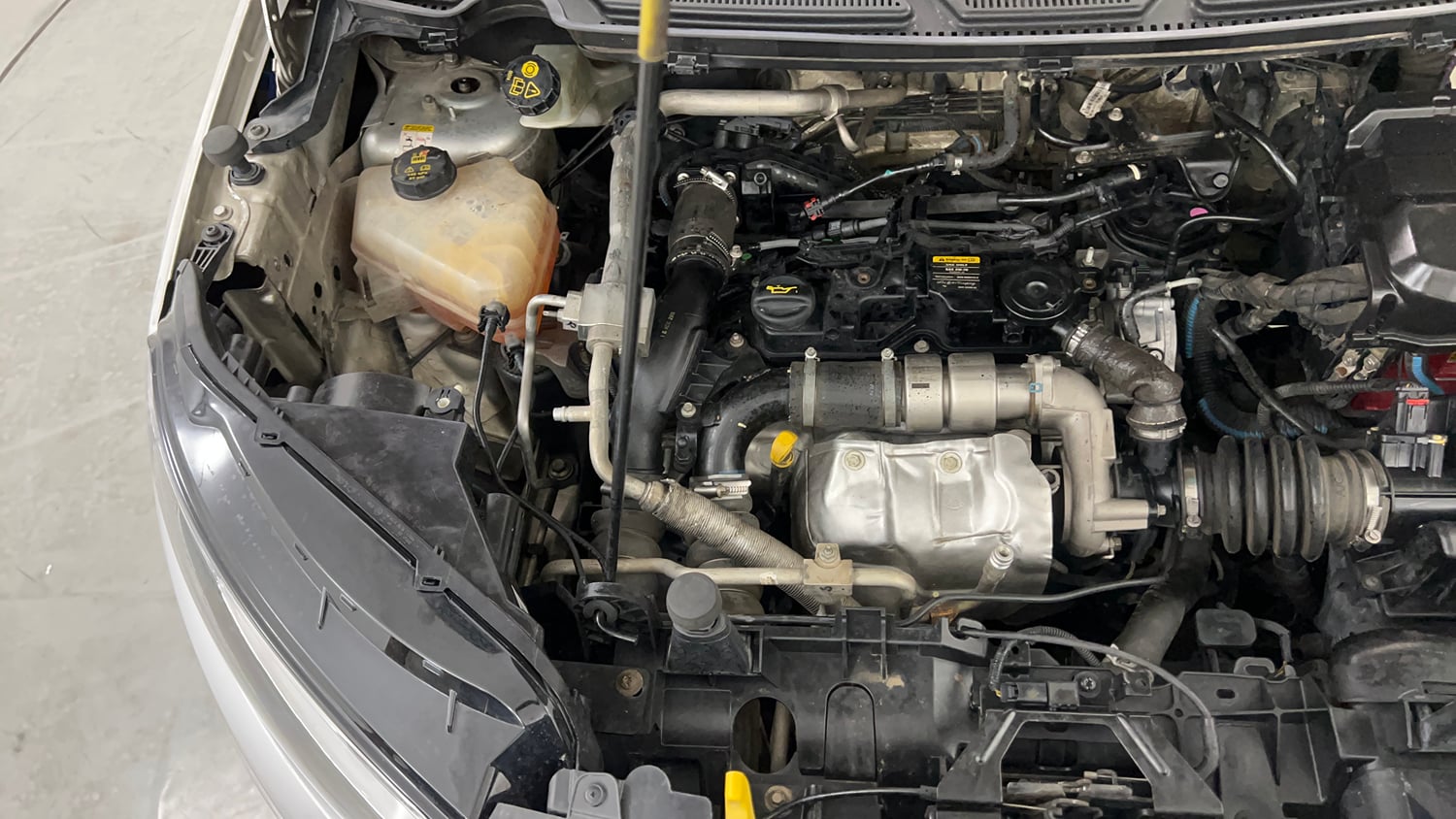 Used 2015 Ford EcoSport Titanium 1.5L TDCi Diesel Manual engine ENGINE RIGHT SIDE VIEW