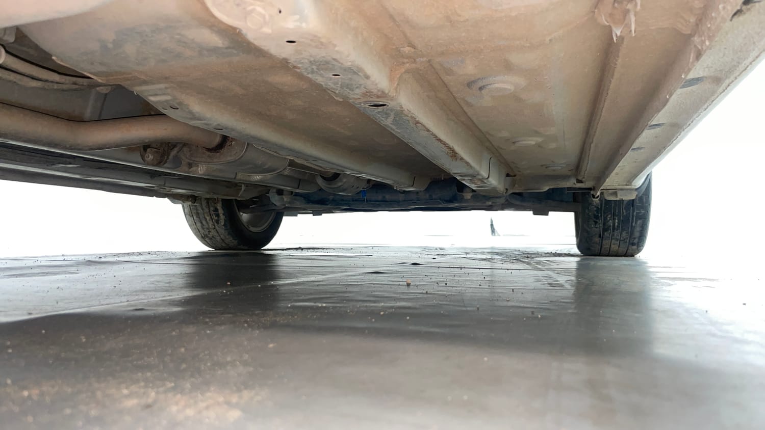 Used 2024 Hyundai Verna SX 1.5 Petrol MT Petrol Manual extra REAR RIGHT UNDERBODY VIEW