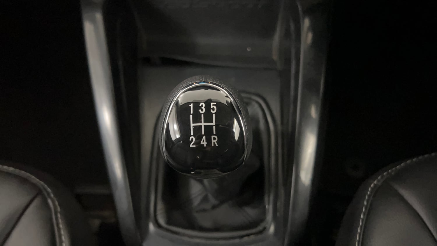 Used 2015 Ford EcoSport Titanium 1.5L TDCi Diesel Manual interior GEAR  KNOB VIEW