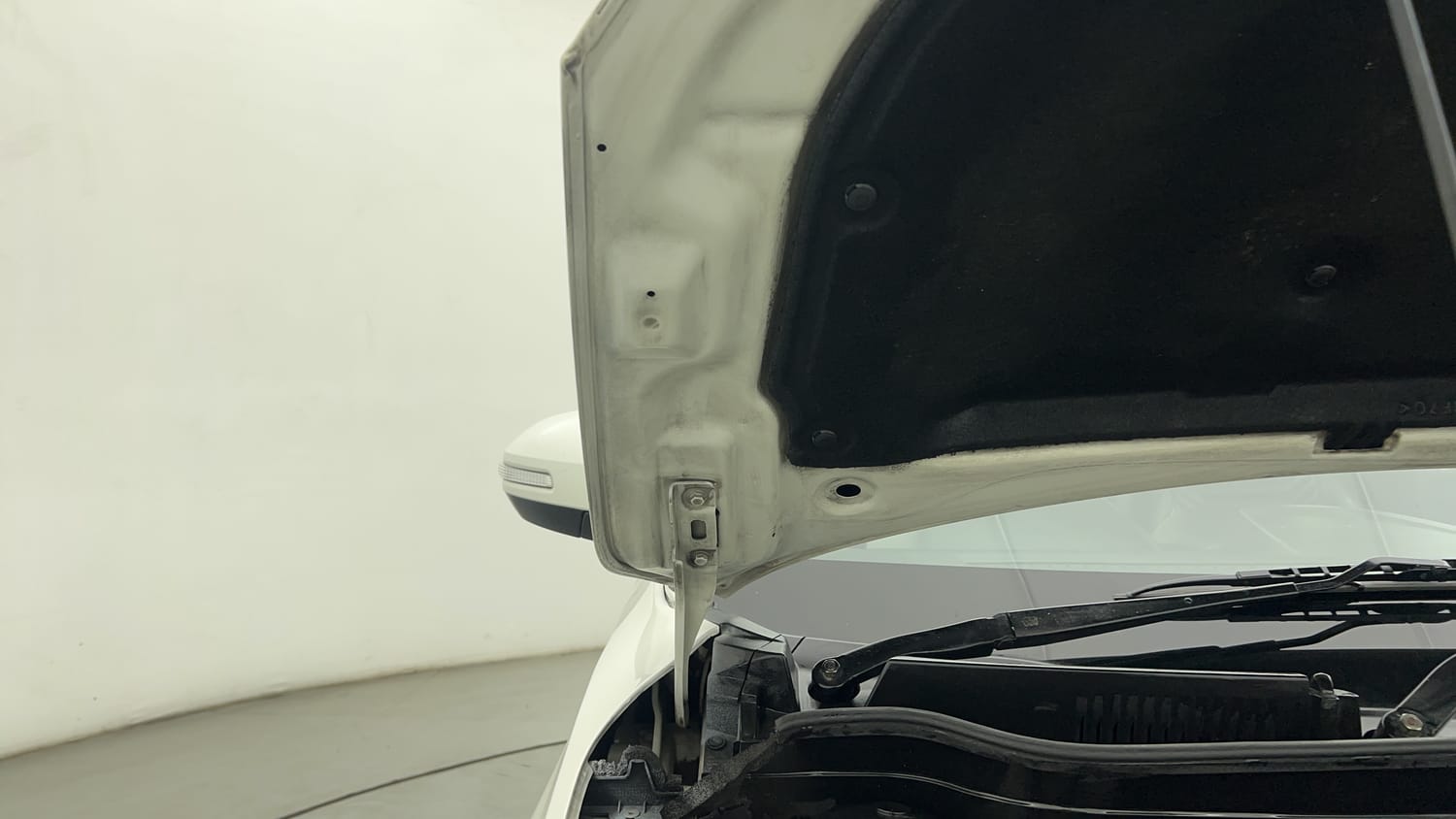 Used 2018 maruti-suzuki Vitara Brezza ZDi Plus AGS Diesel Automatic engine ENGINE RIGHT SIDE HINGE & APRON VIEW