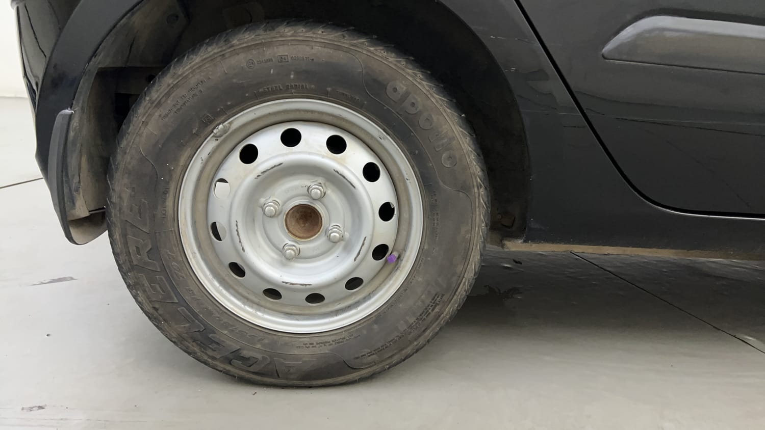 Used 2013 Hyundai i10 Era 1.1 iRDE2 Petrol Manual tyres RIGHT REAR TYRE RIM VIEW