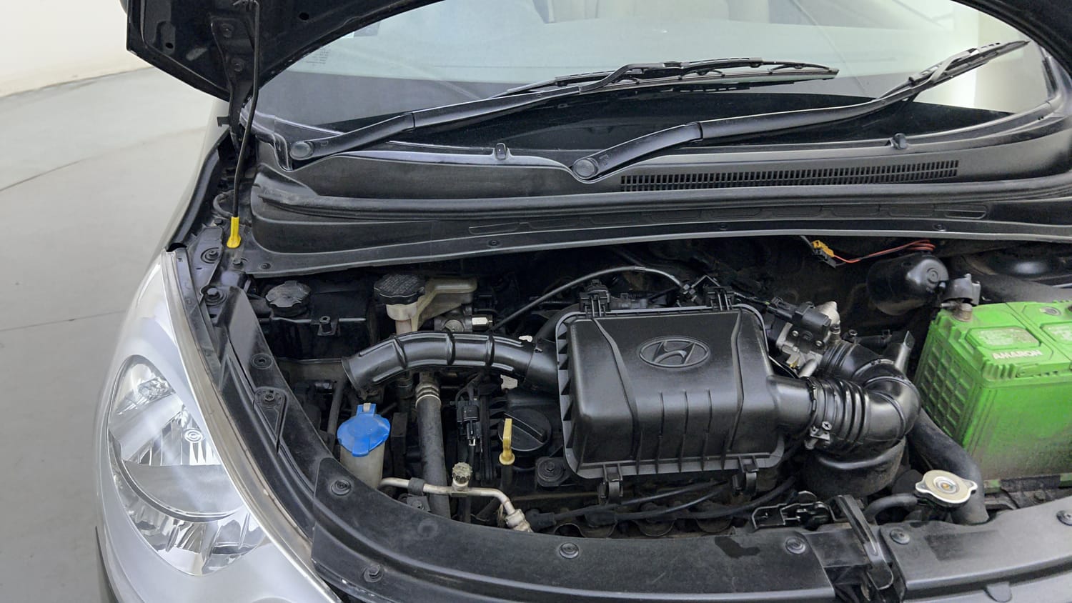 Used 2013 Hyundai i10 Era 1.1 iRDE2 Petrol Manual engine ENGINE RIGHT SIDE HINGE & APRON VIEW