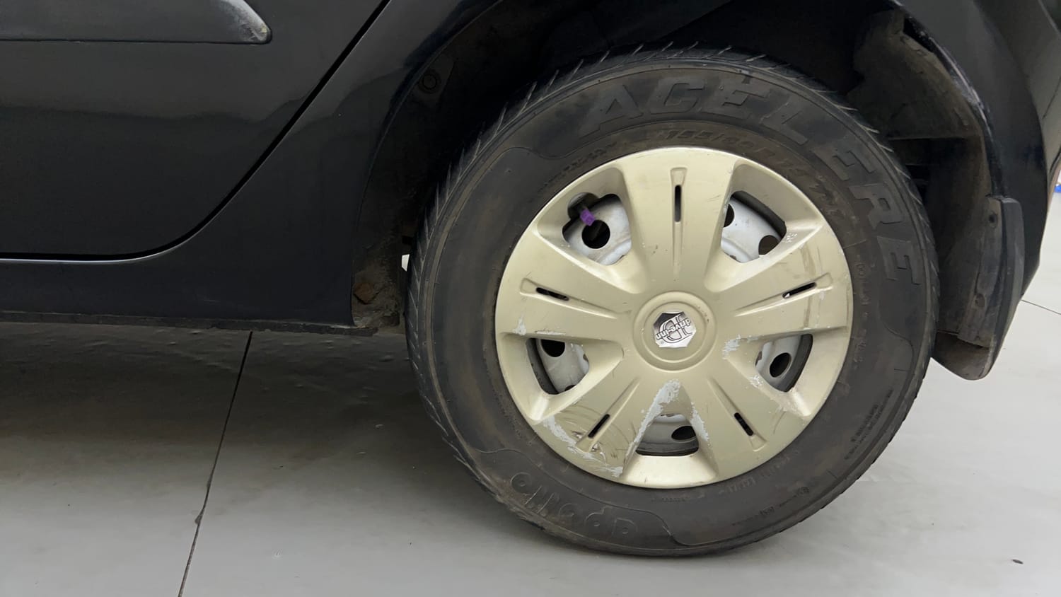 Used 2013 Hyundai i10 Era 1.1 iRDE2 Petrol Manual tyres LEFT REAR TYRE RIM VIEW