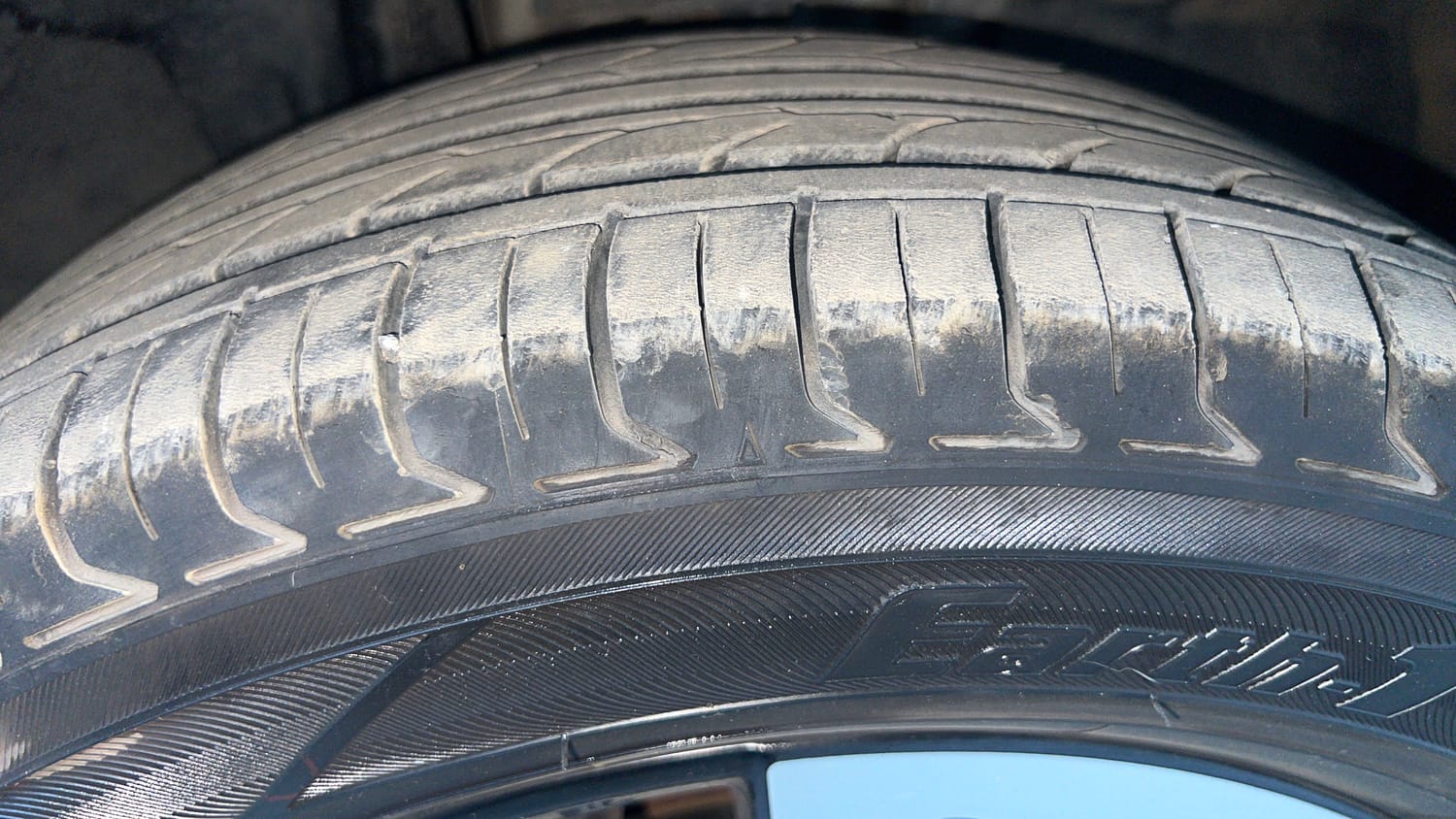 Used 2022 Nissan Magnite XV Premium Petrol Manual tyres RIGHT FRONT TYRE TREAD VIEW