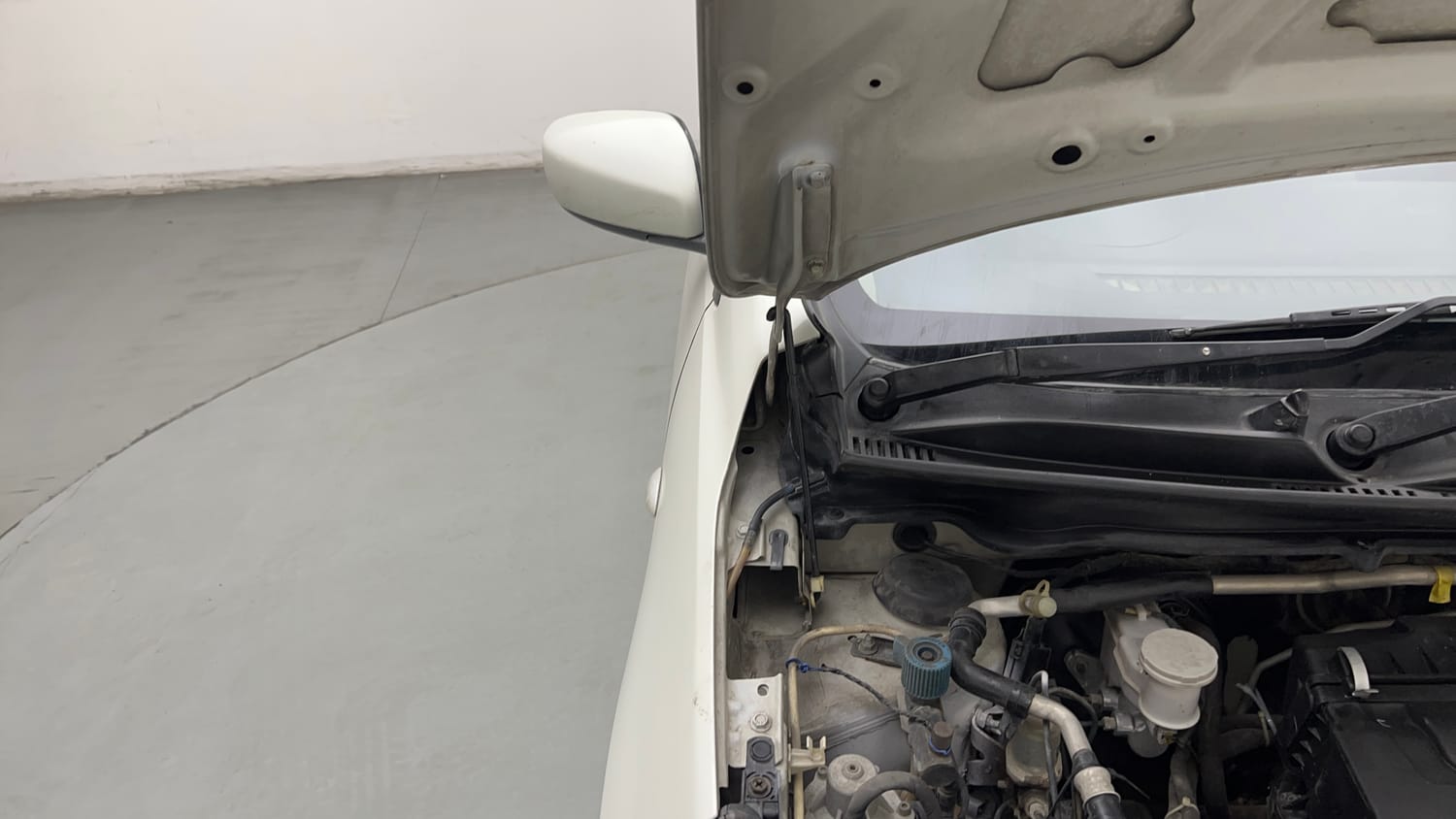 Used 2017 Maruti Suzuki Celerio VXI  CNG (Outside Fitted) Cng Manual engine ENGINE RIGHT SIDE HINGE & APRON VIEW