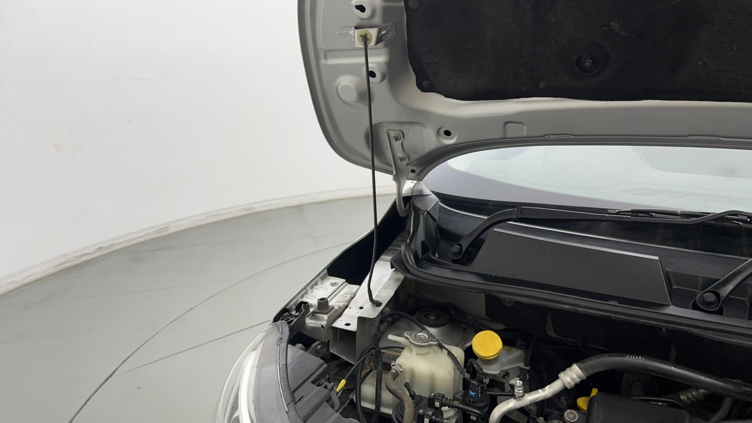 Used 2020 Renault Triber RXL EASY-R AMT Petrol Automatic engine ENGINE RIGHT SIDE HINGE & APRON VIEW