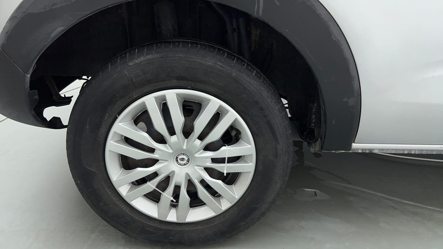 Used 2020 Renault Triber RXL EASY-R AMT Petrol Automatic tyres RIGHT REAR TYRE RIM VIEW