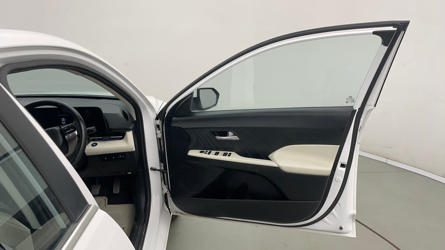 Used 2024 Hyundai Verna SX 1.5 Petrol MT Petrol Manual interior RIGHT FRONT DOOR OPEN VIEW