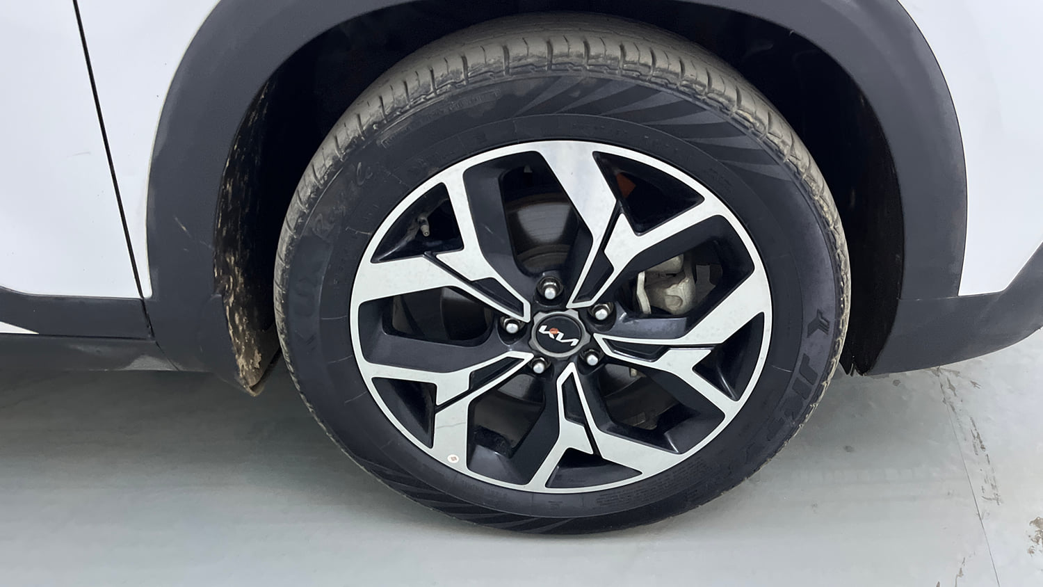 Used 2024 Kia Seltos GTX Plus 1.5 Turbo Petrol DCT Petrol Automatic tyres RIGHT FRONT TYRE RIM VIEW