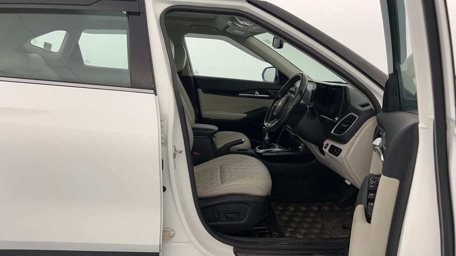 Used 2019 Kia Seltos HTX Plus 1.5 Diesel Diesel Manual interior RIGHT SIDE FRONT DOOR CABIN VIEW