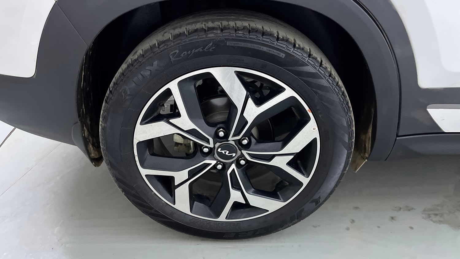 Used 2024 Kia Seltos GTX Plus 1.5 Turbo Petrol DCT Petrol Automatic tyres RIGHT REAR TYRE RIM VIEW