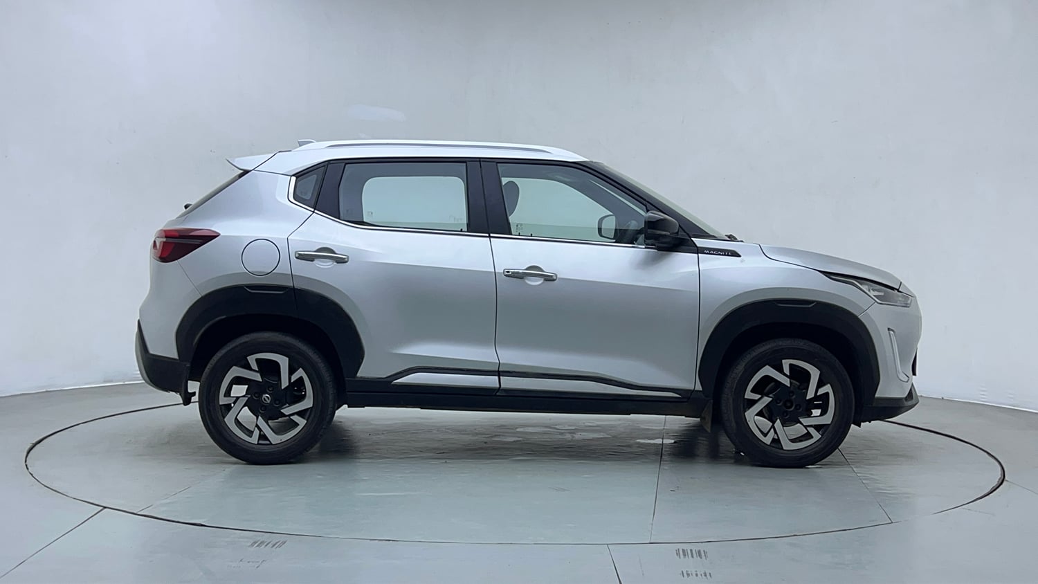 Used 2022 Nissan Magnite XV Premium Petrol Manual exterior RIGHT SIDE VIEW