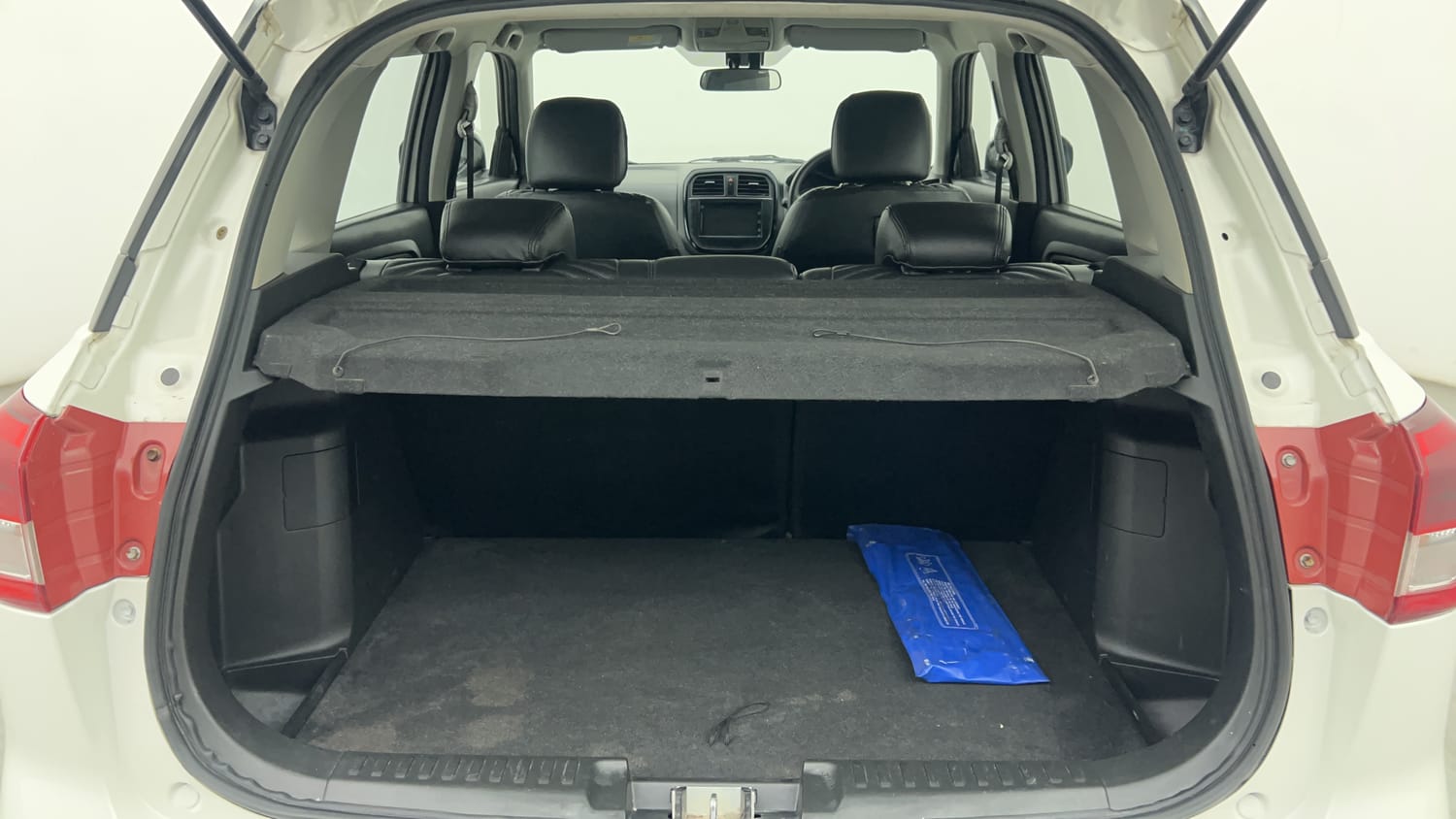 Used 2018 maruti-suzuki Vitara Brezza ZDi Plus AGS Diesel Automatic interior DICKY INSIDE VIEW