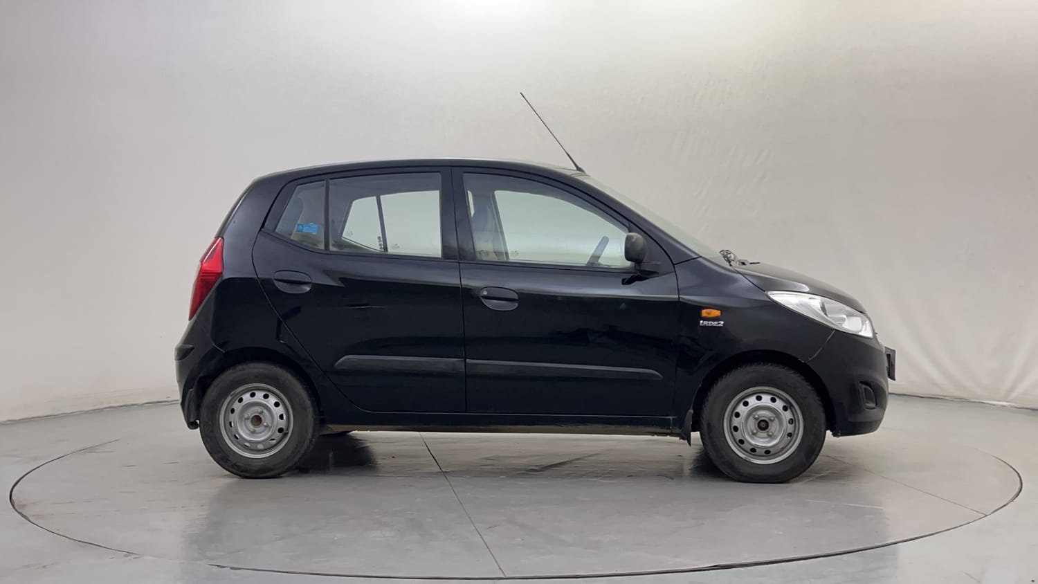 Used 2013 Hyundai i10 Era 1.1 iRDE2 Petrol Manual exterior RIGHT SIDE VIEW