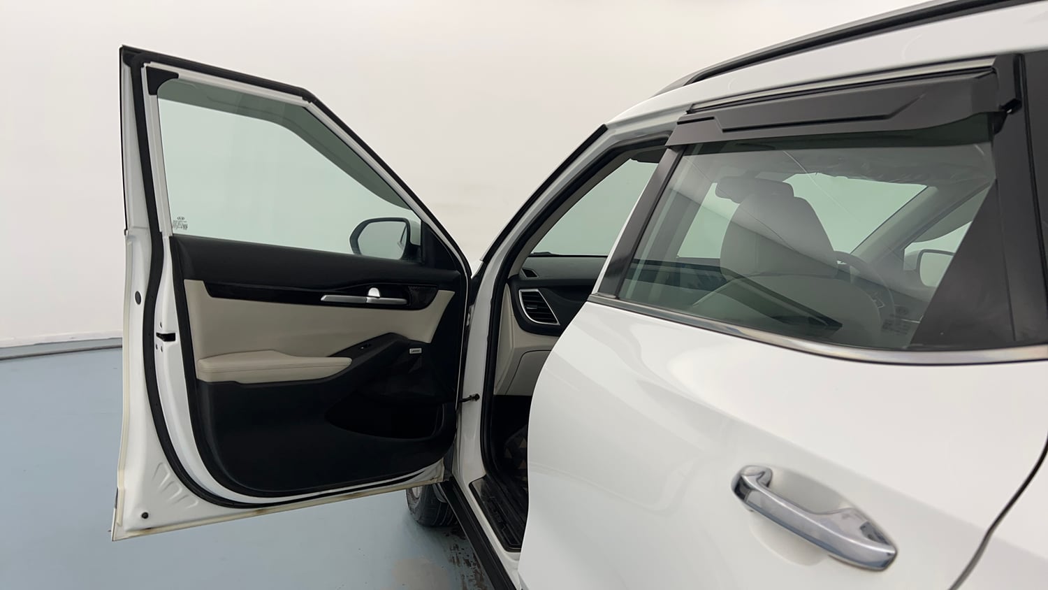 Used 2019 Kia Seltos HTX Plus 1.5 Diesel Diesel Manual interior LEFT FRONT DOOR OPEN VIEW