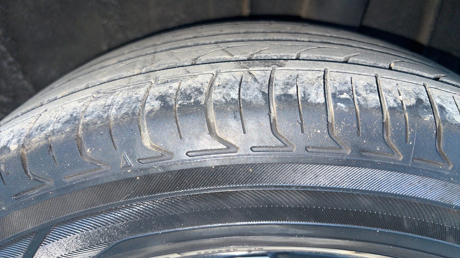 Used 2022 Nissan Magnite XV Premium Petrol Manual tyres LEFT REAR TYRE TREAD VIEW