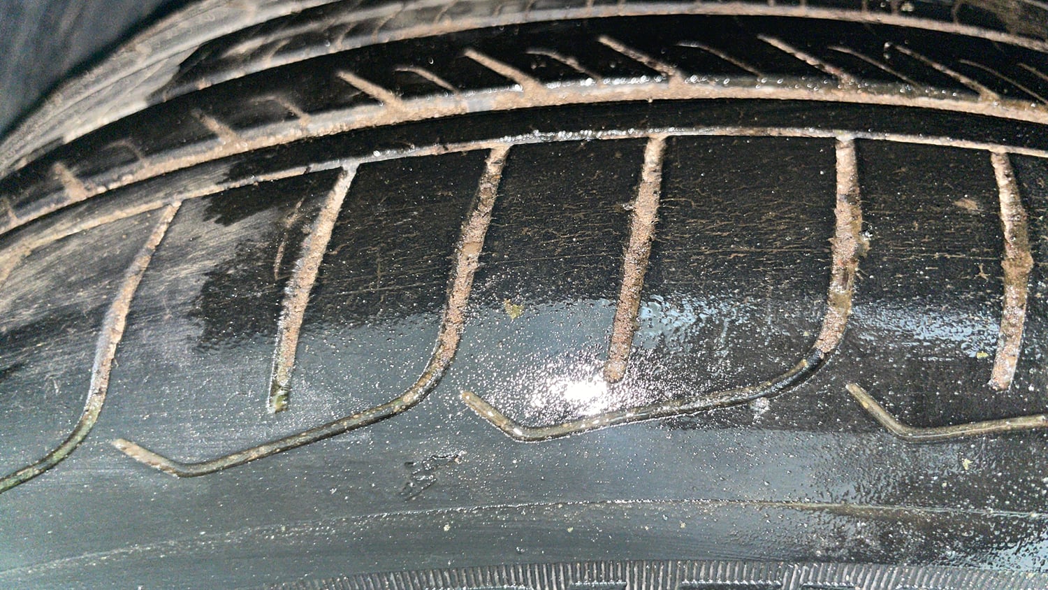 Used 2024 Hyundai Verna SX 1.5 Petrol MT Petrol Manual tyres LEFT FRONT TYRE TREAD VIEW